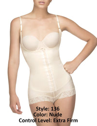 Vedette 136 Megane Open Bust Bodysuit con encaje Color desnudo